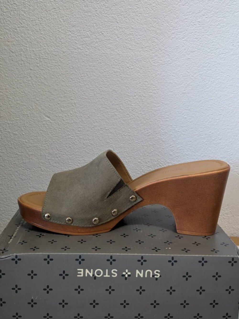 Sun Stone Women's Round Toe Bock Heel Slip On, Size 10 M - O - Picture 2 of 7